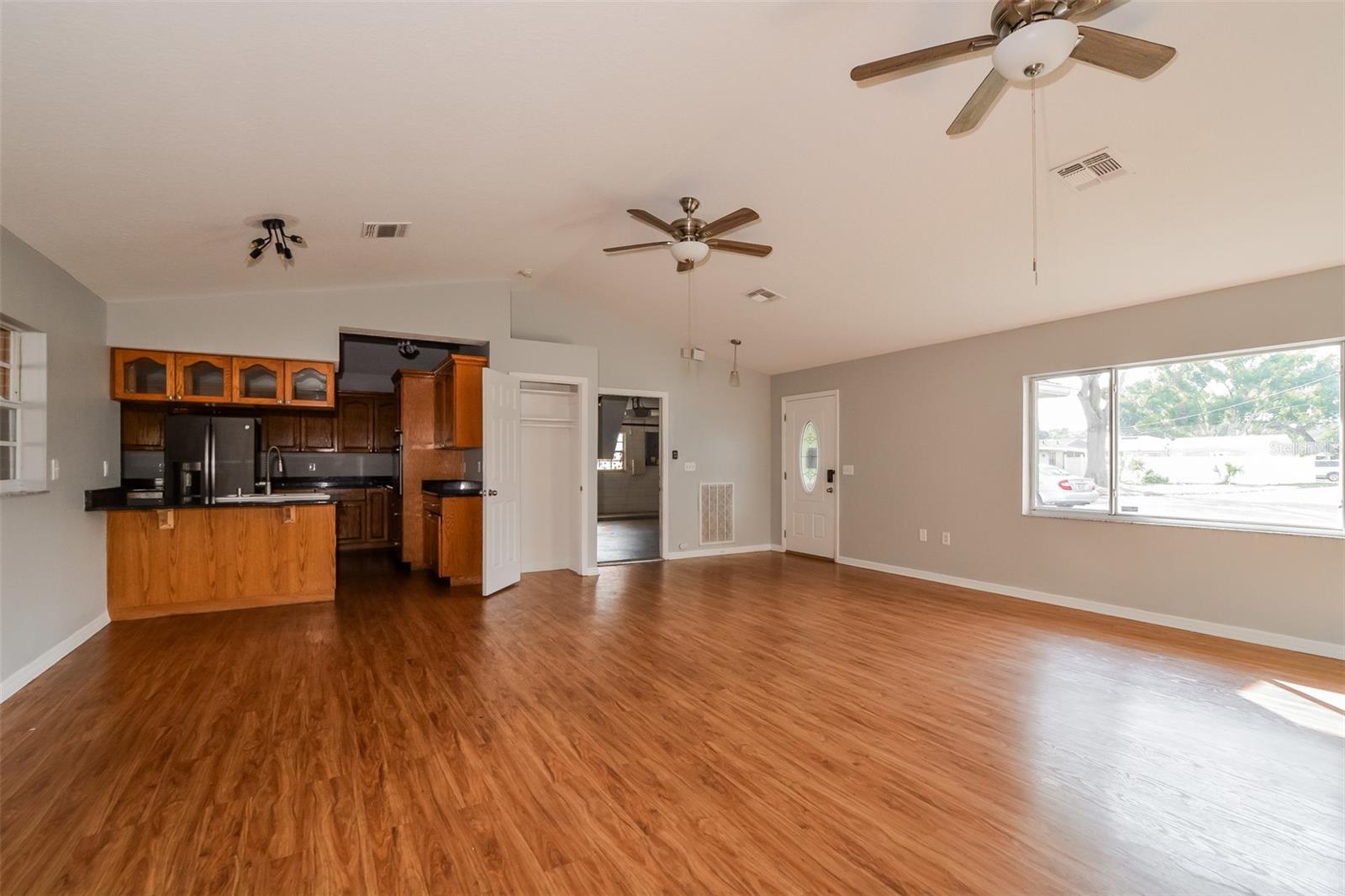 Image 4 of 21 For 1264 Keystone Court