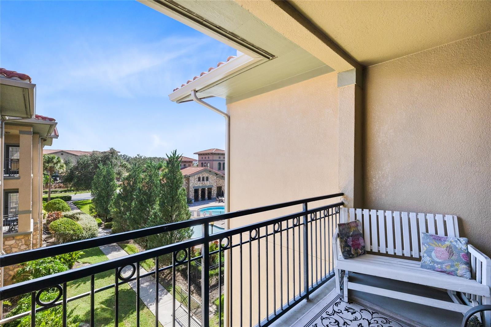 Image 18 of 29 For 906 Charo Parkway 433