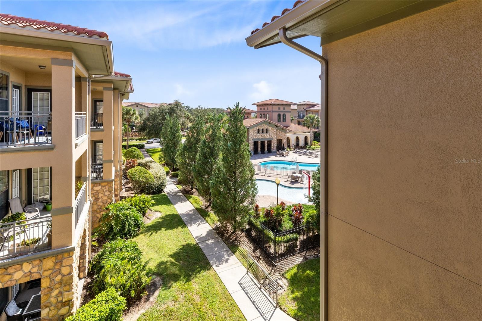 Image 19 of 29 For 906 Charo Parkway 433