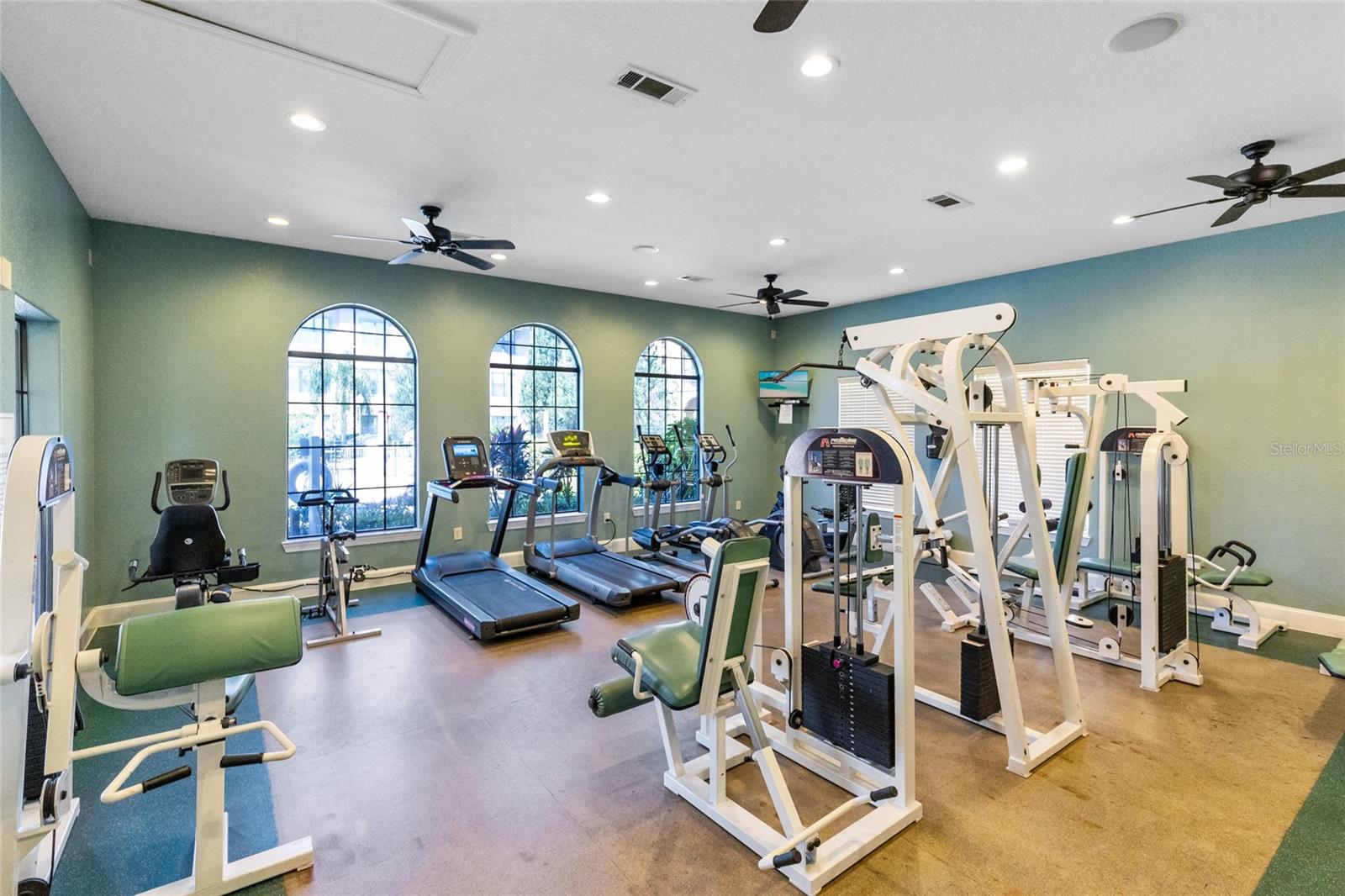 Image 27 of 29 For 906 Charo Parkway 433