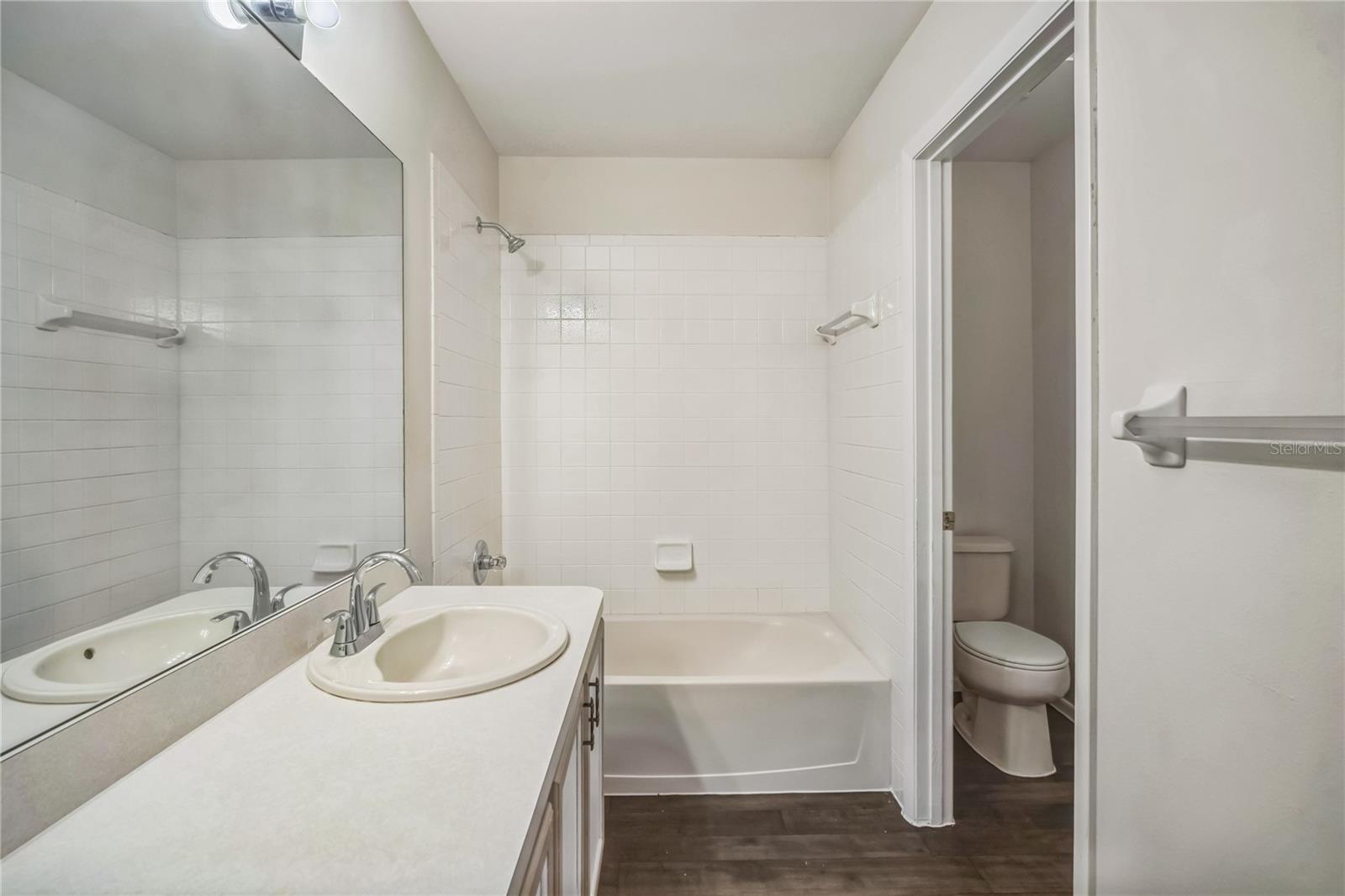 Image 10 of 15 For 523 Kensington Lake N