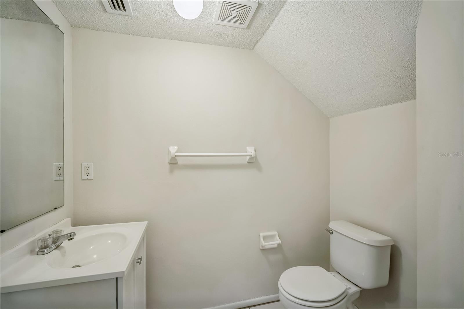 Image 12 of 15 For 523 Kensington Lake N