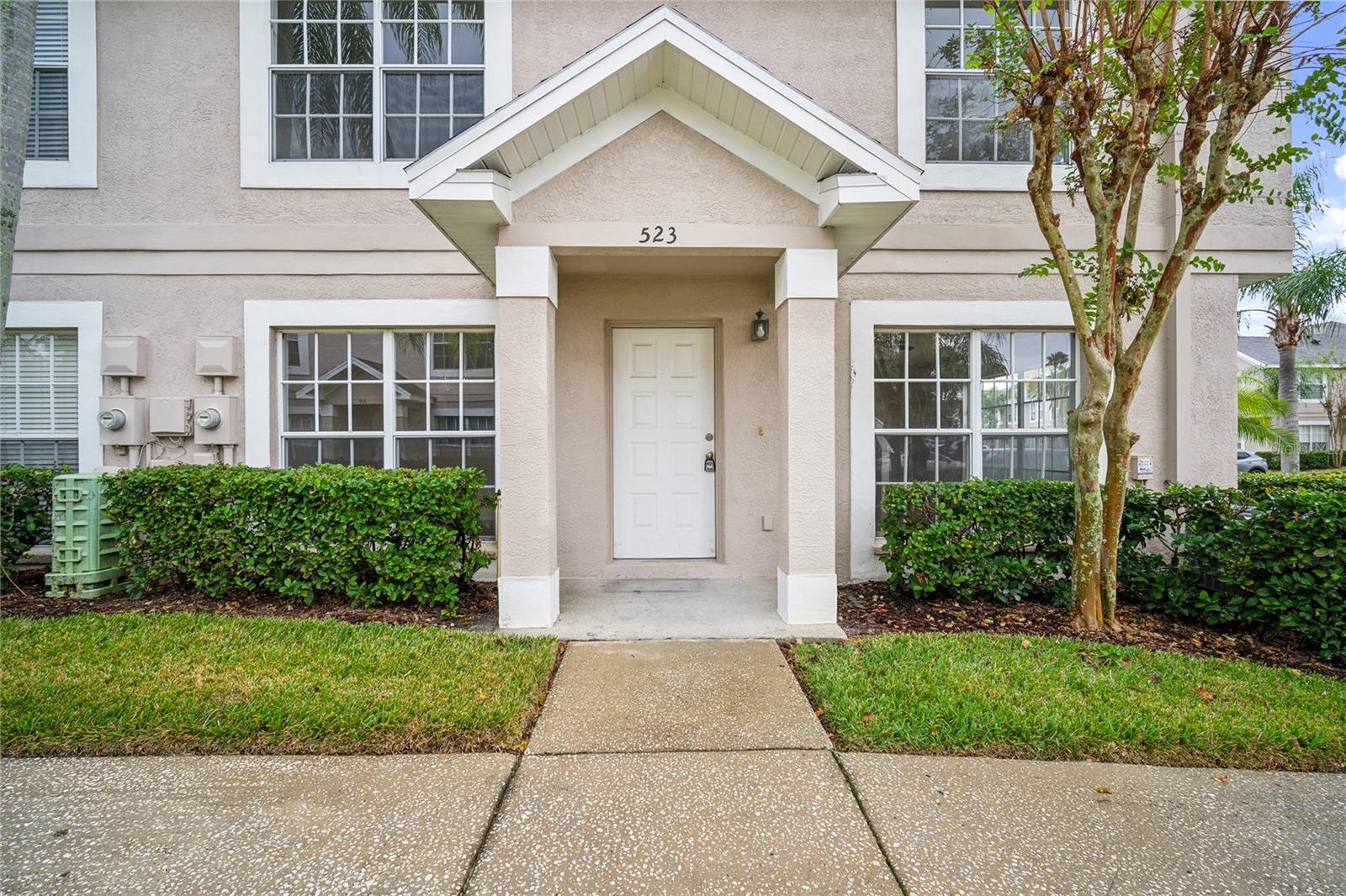 Image 2 of 15 For 523 Kensington Lake N