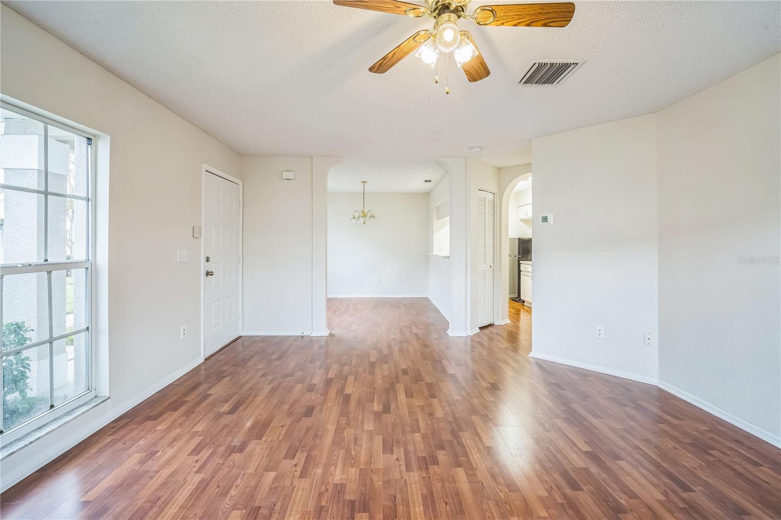 Image 4 of 15 For 523 Kensington Lake N