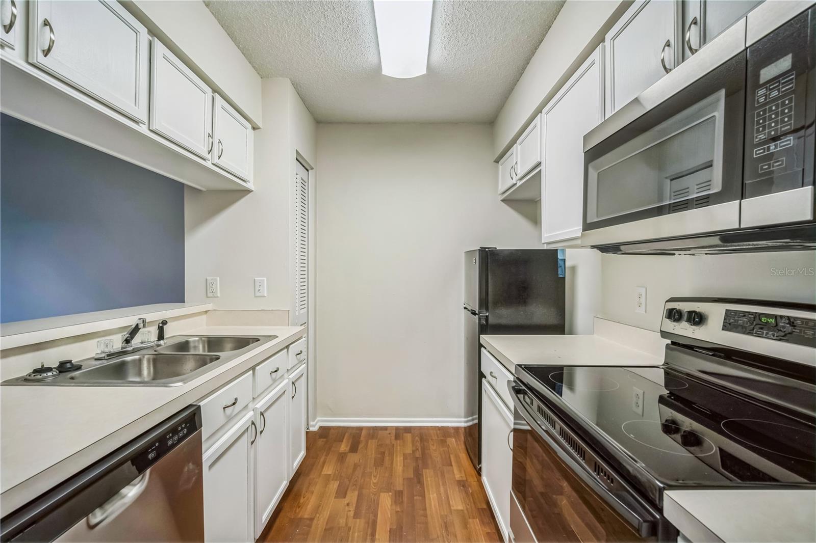 Image 6 of 15 For 523 Kensington Lake N