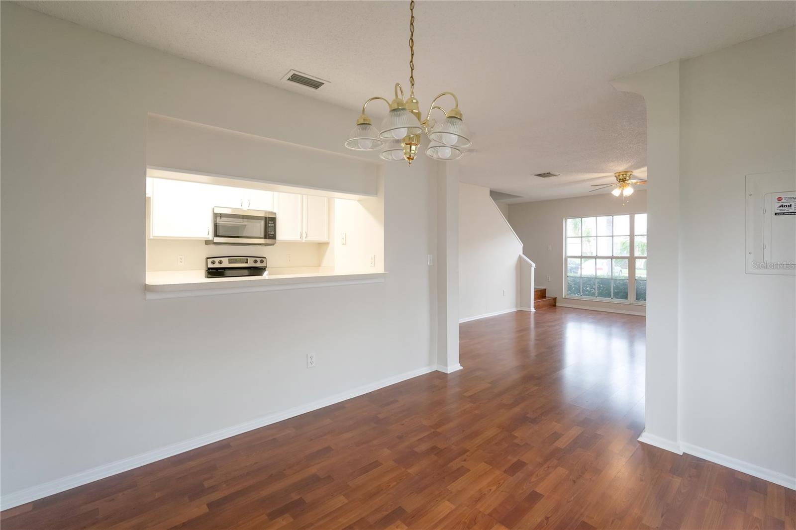 Image 8 of 15 For 523 Kensington Lake N