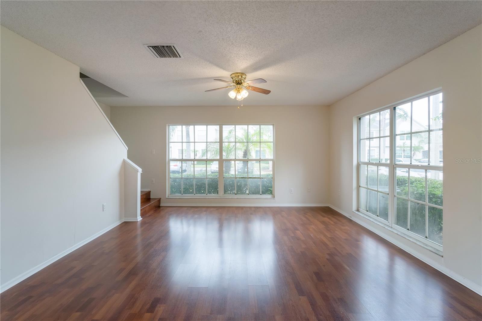 Image 9 of 15 For 523 Kensington Lake N