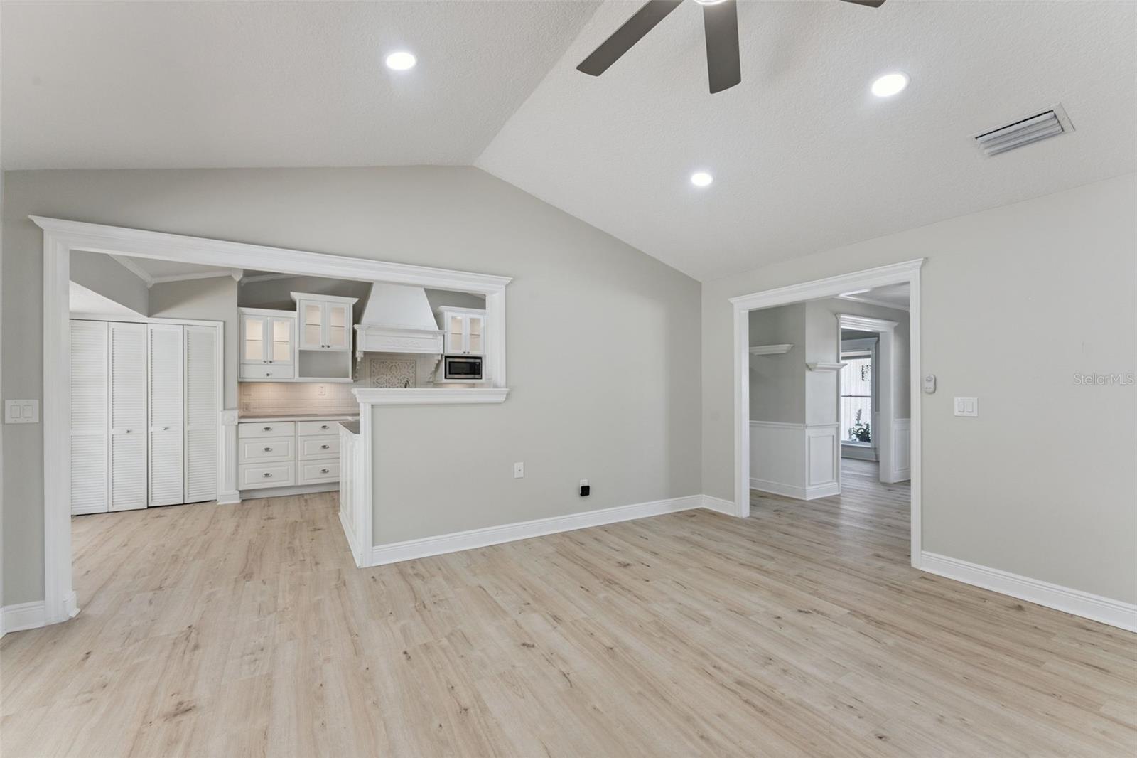 Image 11 of 48 For 305 Chase Court