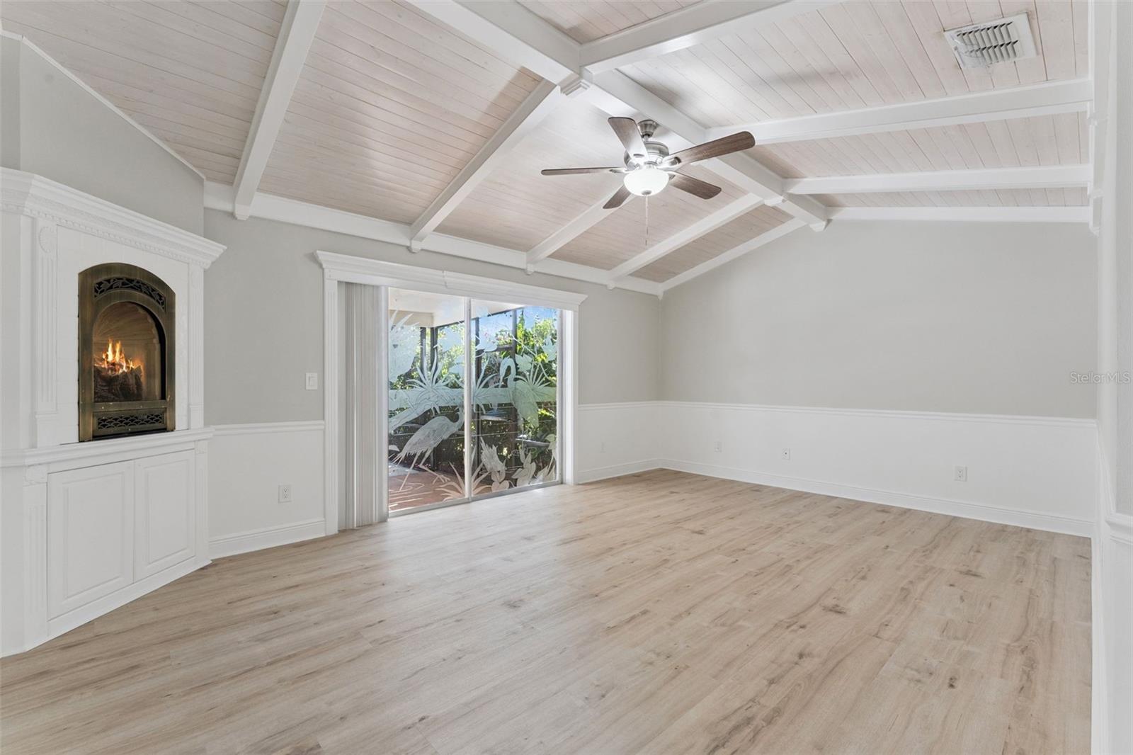 Image 17 of 48 For 305 Chase Court