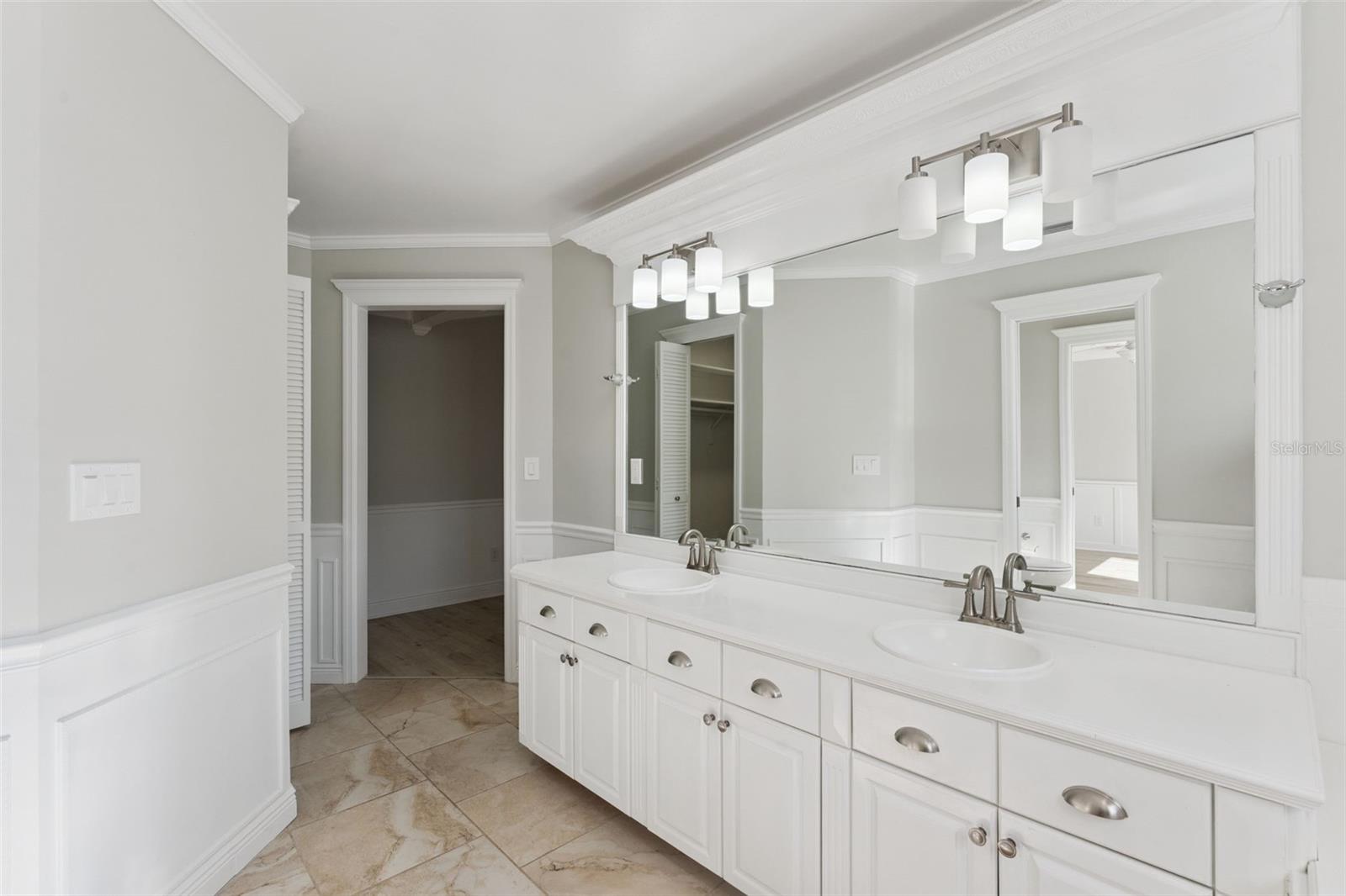 Image 18 of 48 For 305 Chase Court