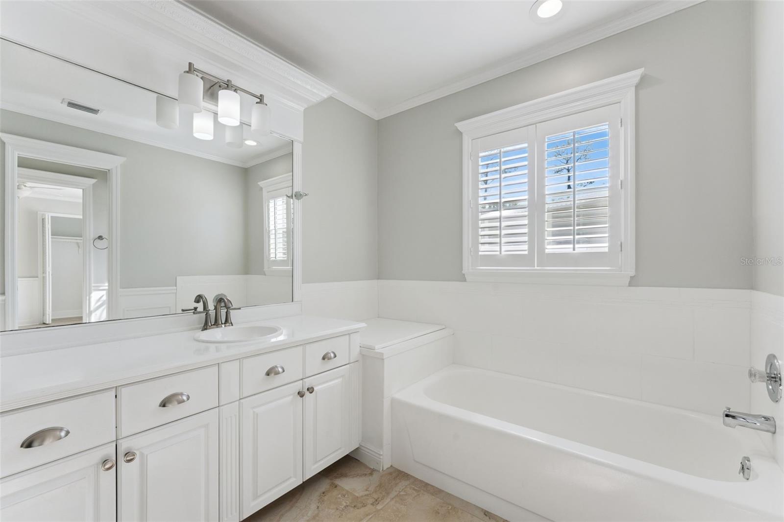 Image 19 of 48 For 305 Chase Court