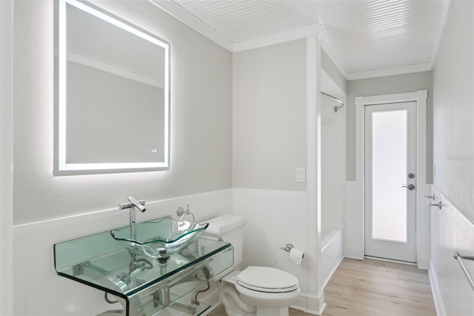 Image 27 of 48 For 305 Chase Court