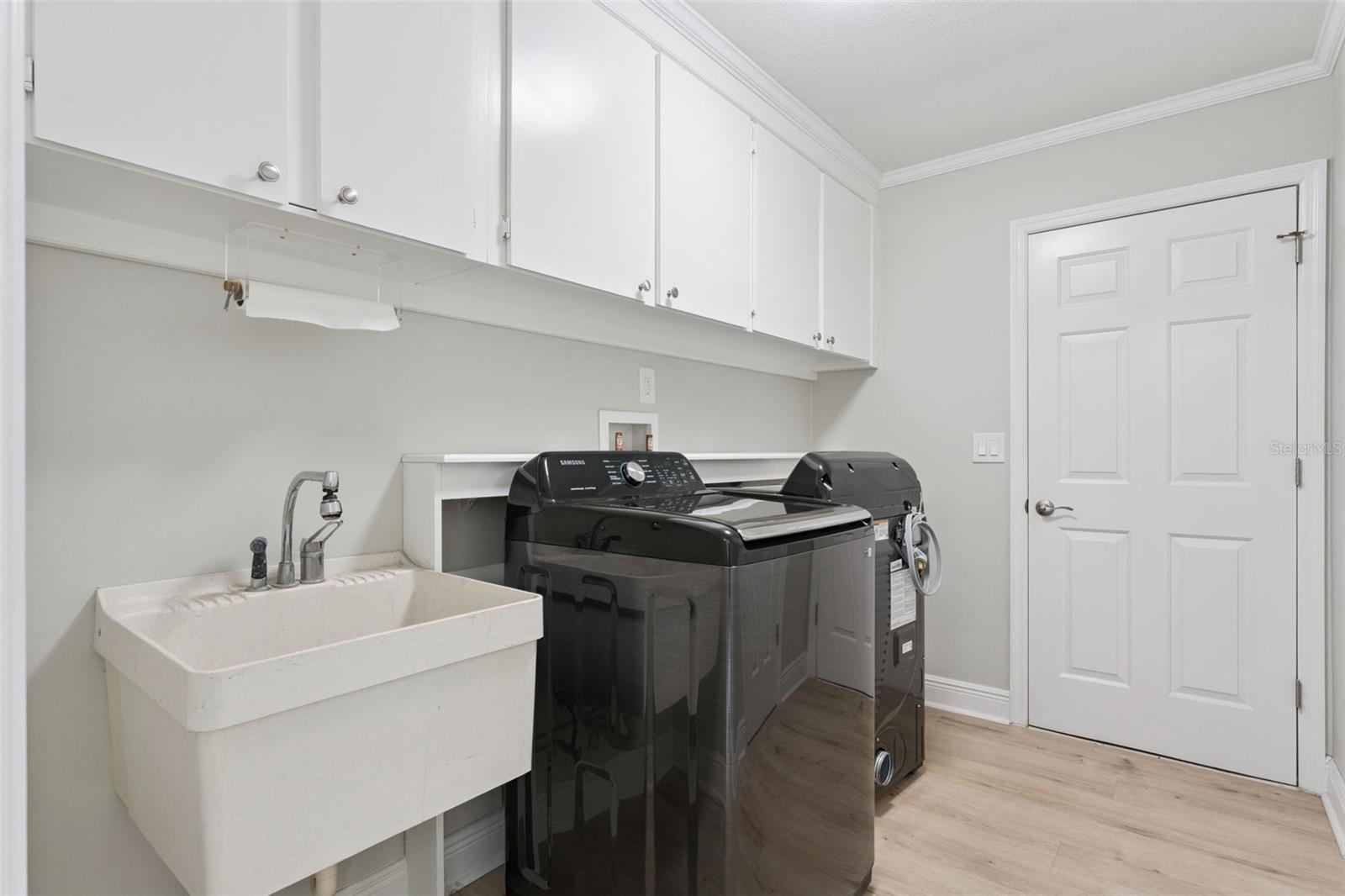 Image 28 of 48 For 305 Chase Court