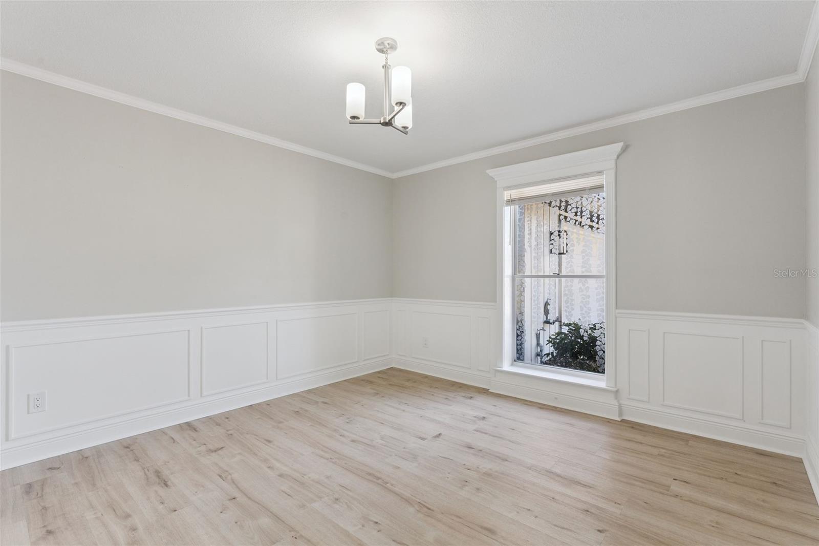 Image 6 of 48 For 305 Chase Court