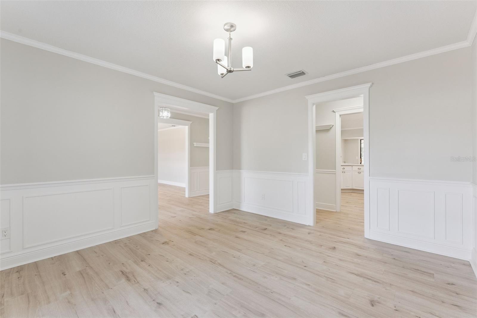 Image 7 of 48 For 305 Chase Court