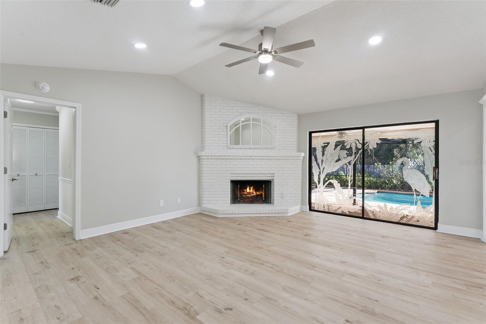 Image 9 of 48 For 305 Chase Court