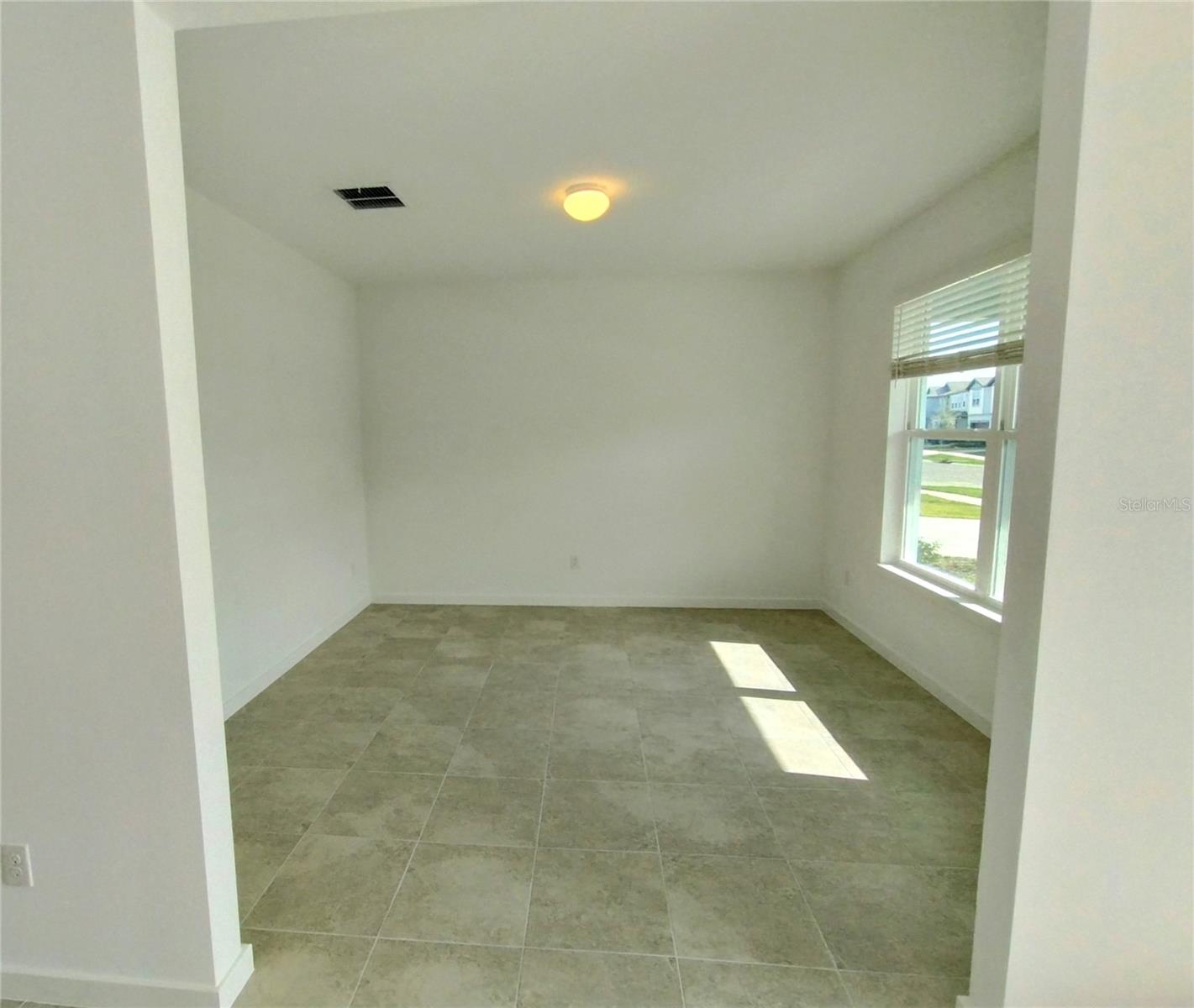 Image 4 of 37 For 33325 Binding Ties Lane