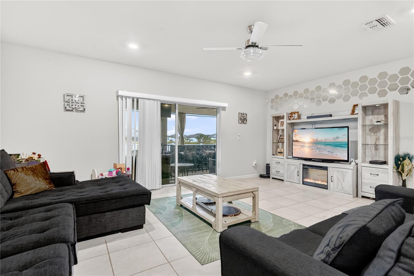 Image 6 of 38 For 906 Swaying Sawgrass Avenue