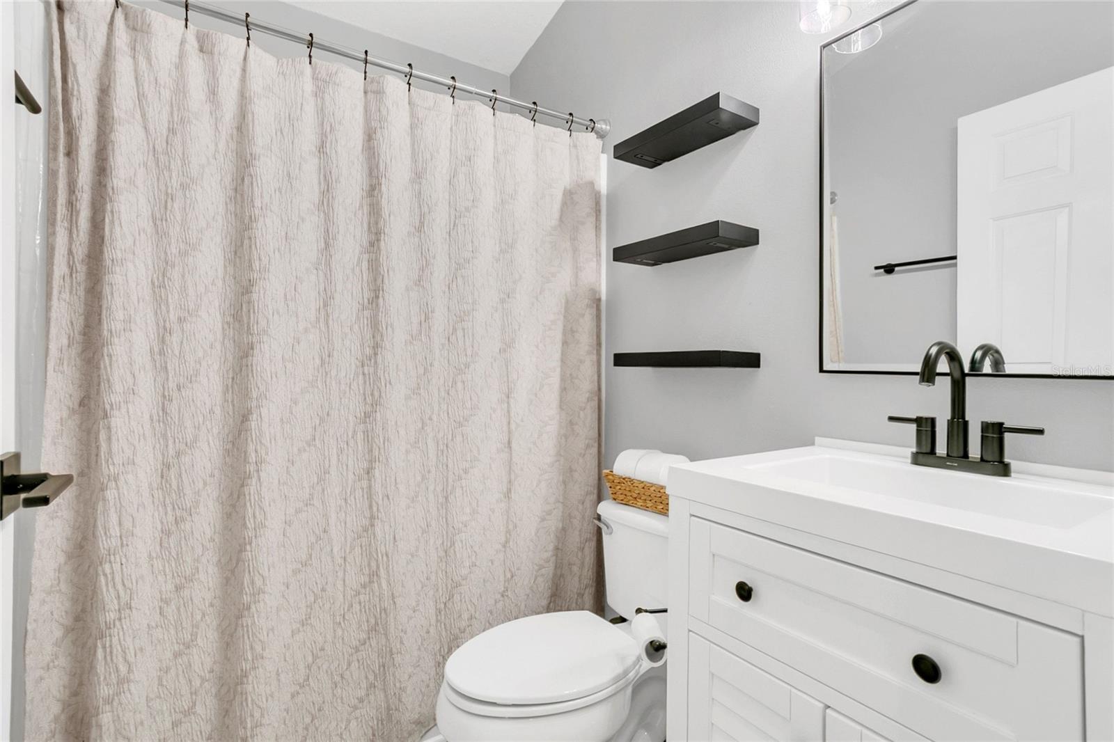 Image 16 of 31 For 1367 Willow Crest Dr