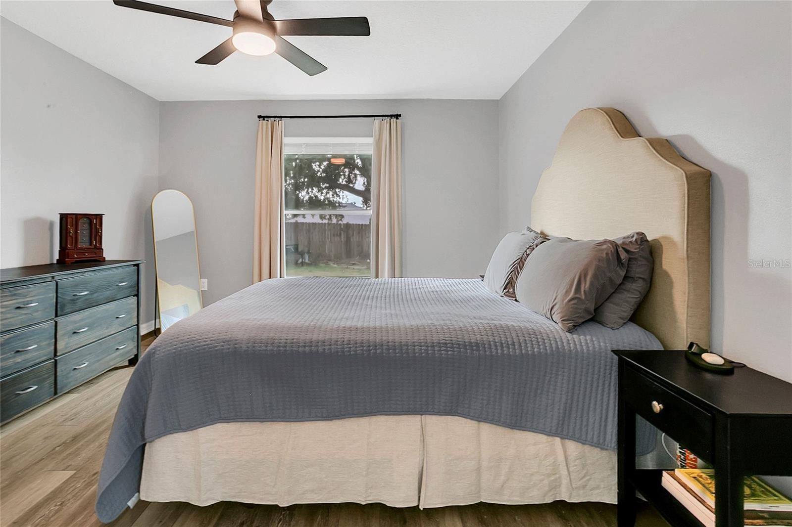 Image 18 of 31 For 1367 Willow Crest Dr