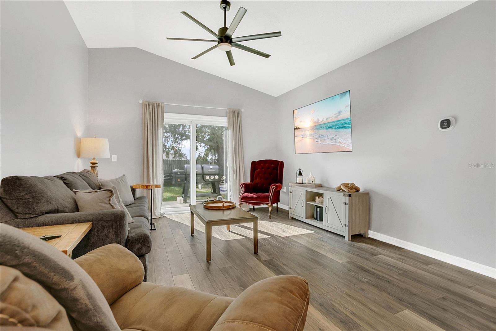 Image 4 of 31 For 1367 Willow Crest Dr