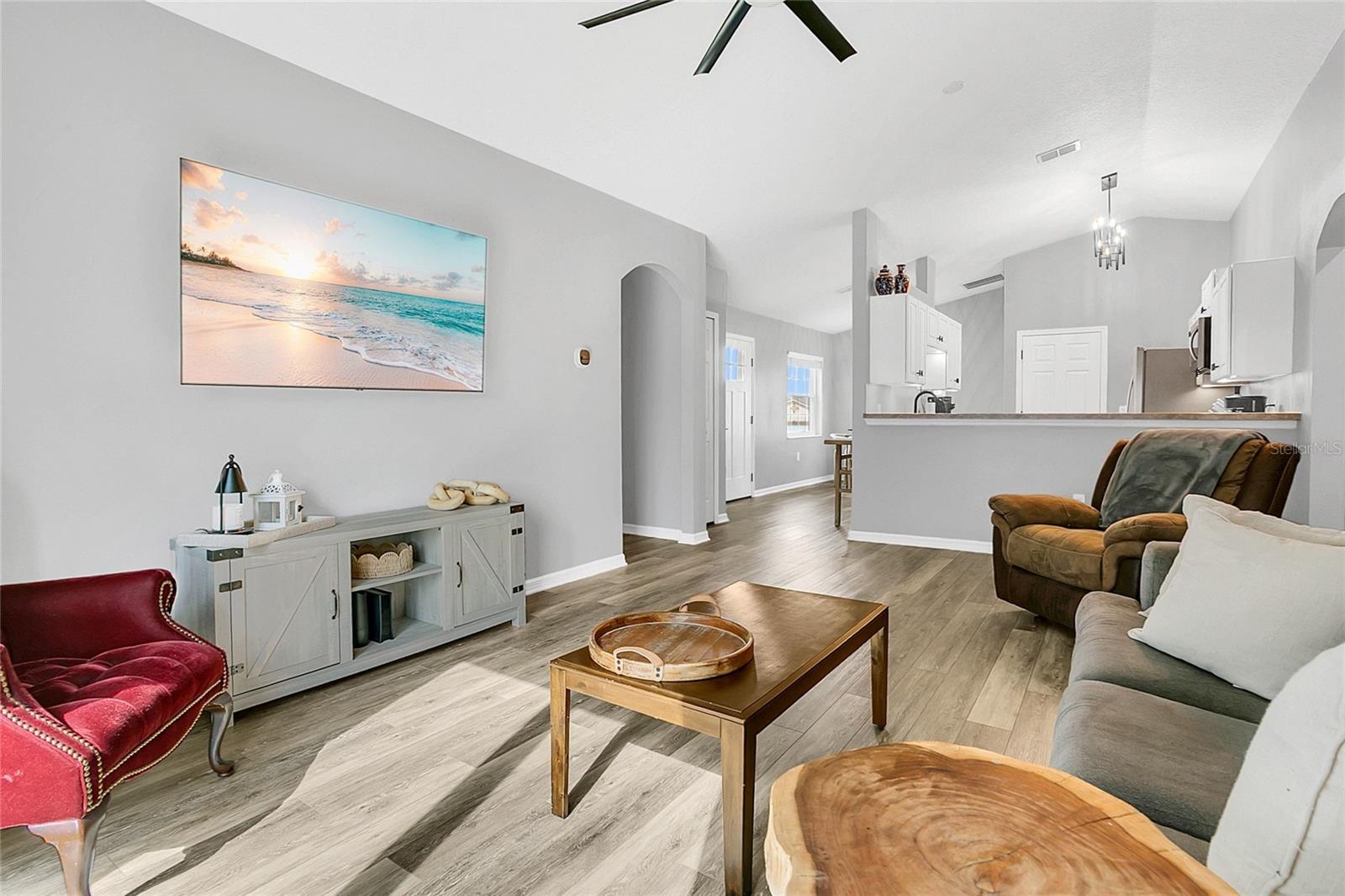 Image 7 of 31 For 1367 Willow Crest Dr