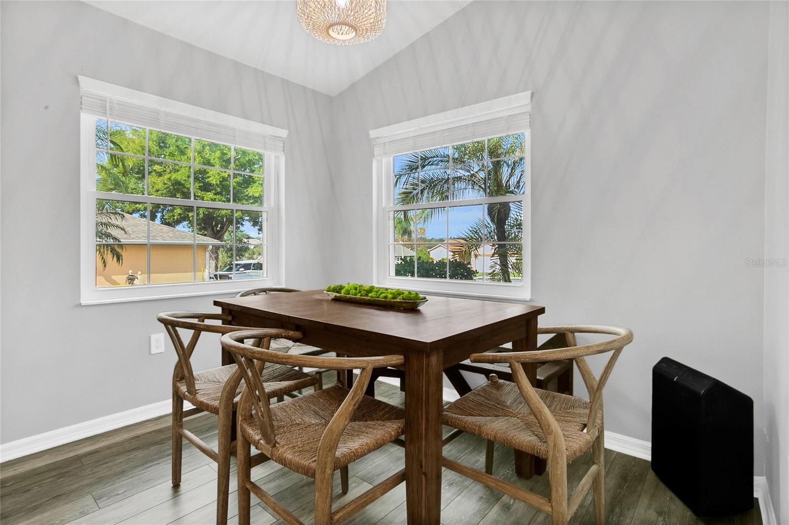 Image 8 of 31 For 1367 Willow Crest Dr