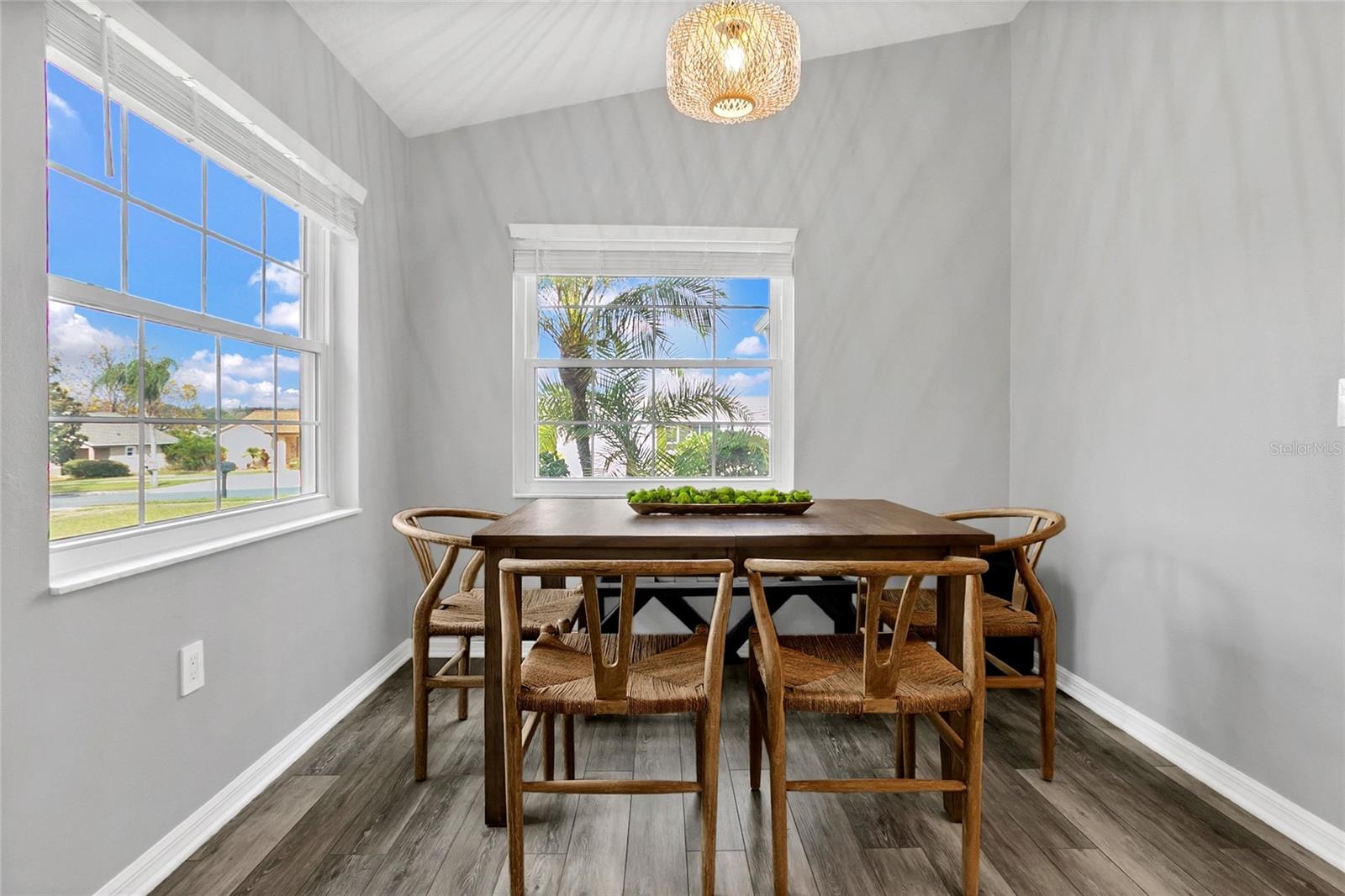 Image 9 of 31 For 1367 Willow Crest Dr