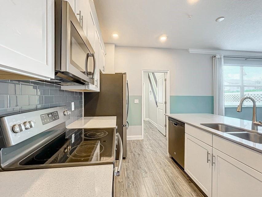 Image 33 of 76 For 11900 Sonnet Avenue