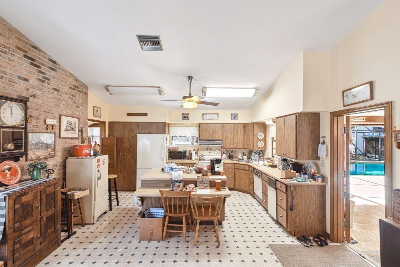 Image 4 of 38 For 301 Shady Woods Road