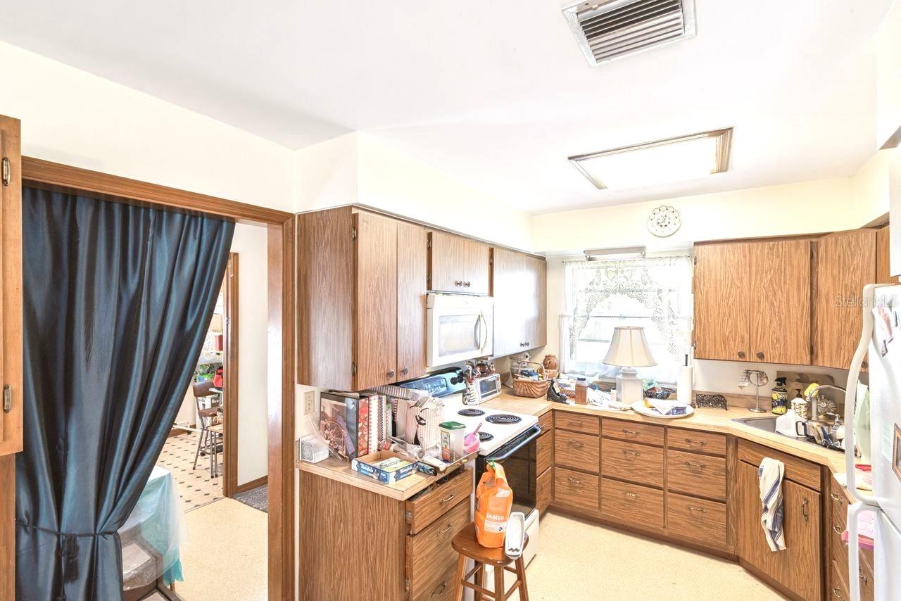 Image 5 of 38 For 301 Shady Woods Road