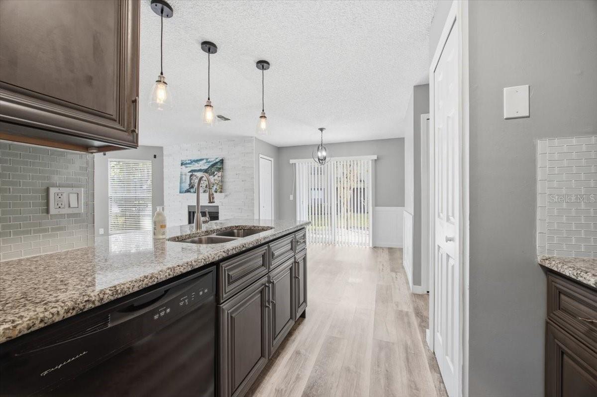 Image 10 of 22 For 943 Bakewell Court 103