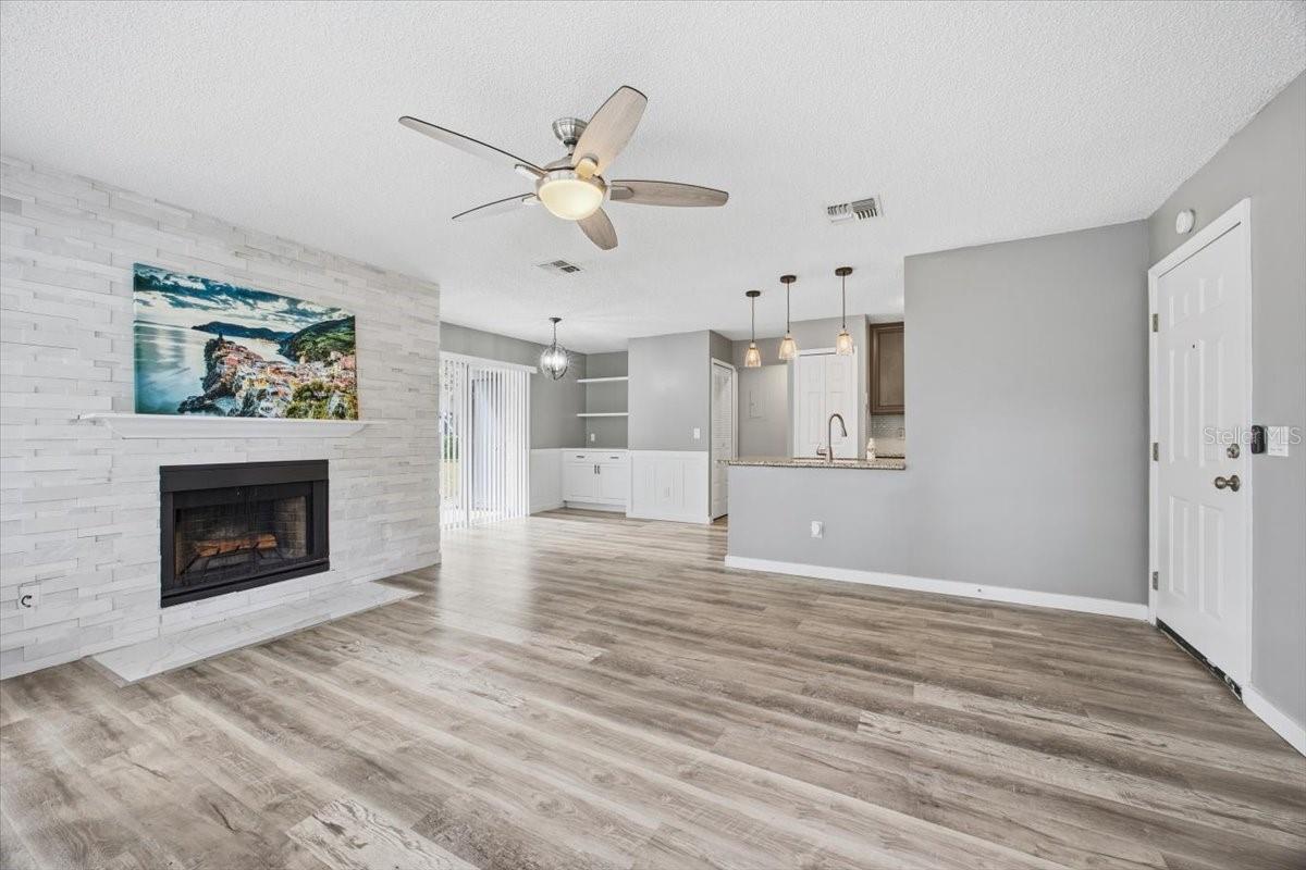 Image 4 of 22 For 943 Bakewell Court 103