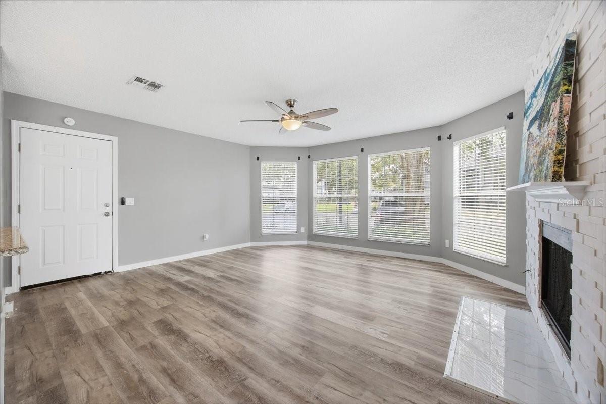 Image 6 of 22 For 943 Bakewell Court 103