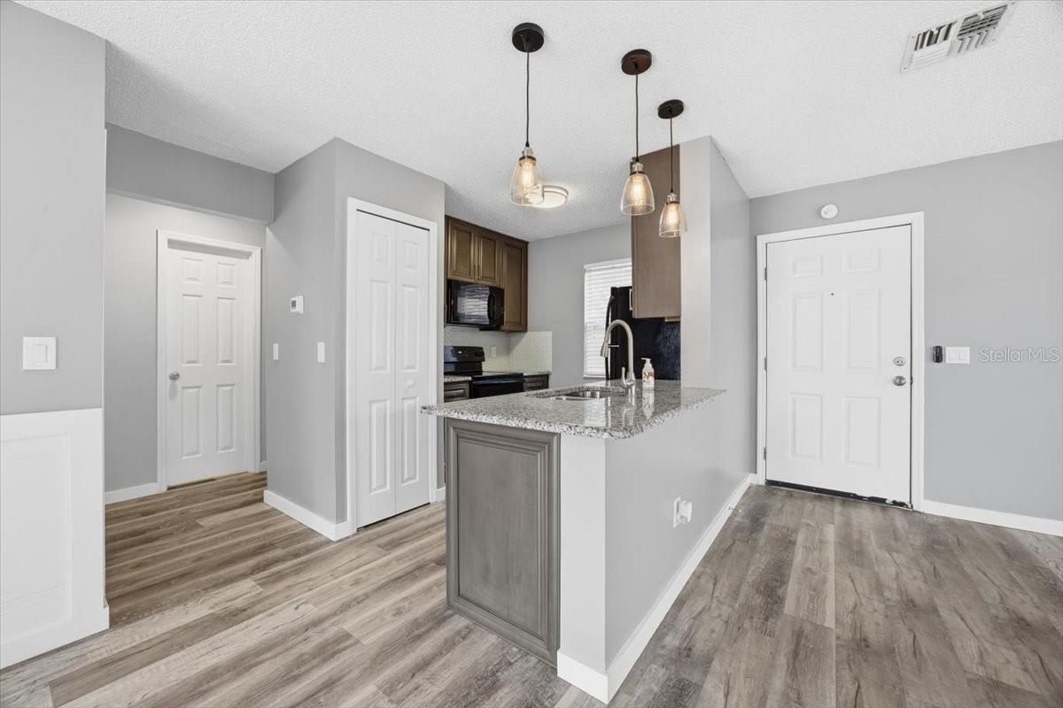 Image 8 of 22 For 943 Bakewell Court 103