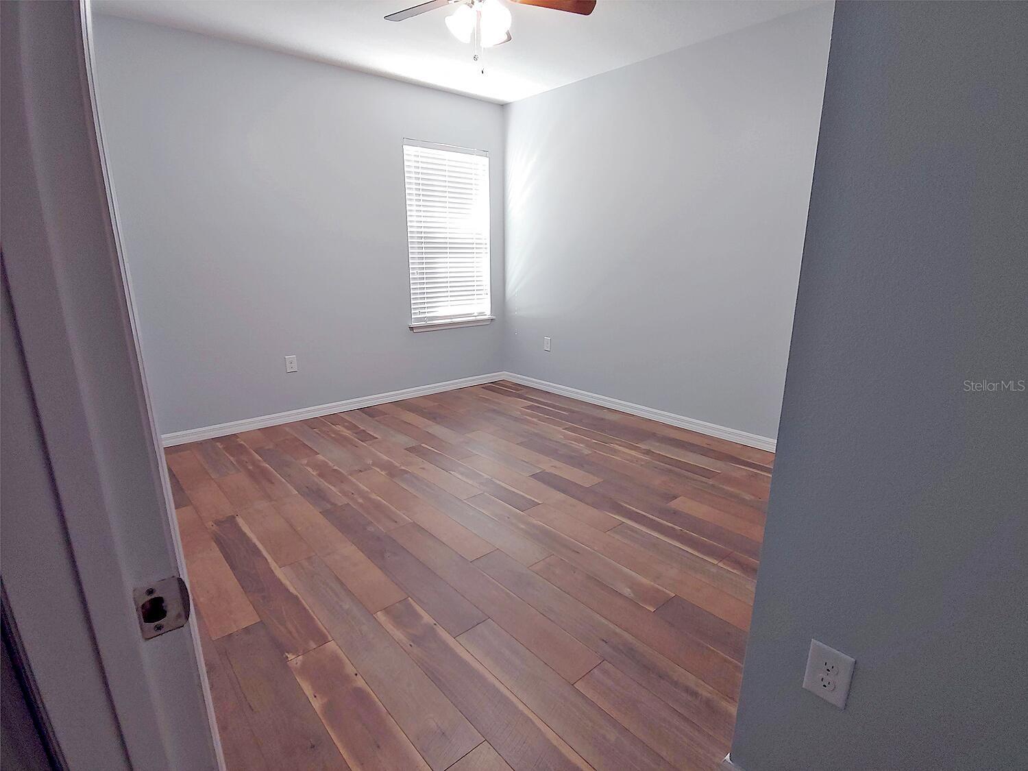 Image 23 of 35 For 934 Worcester Lane