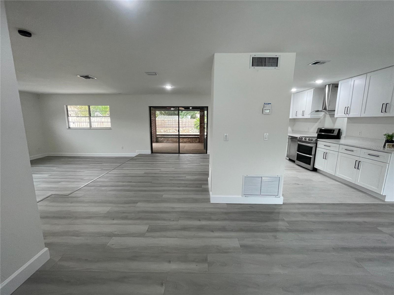 Image 10 of 54 For 517 Hickorywood Avenue