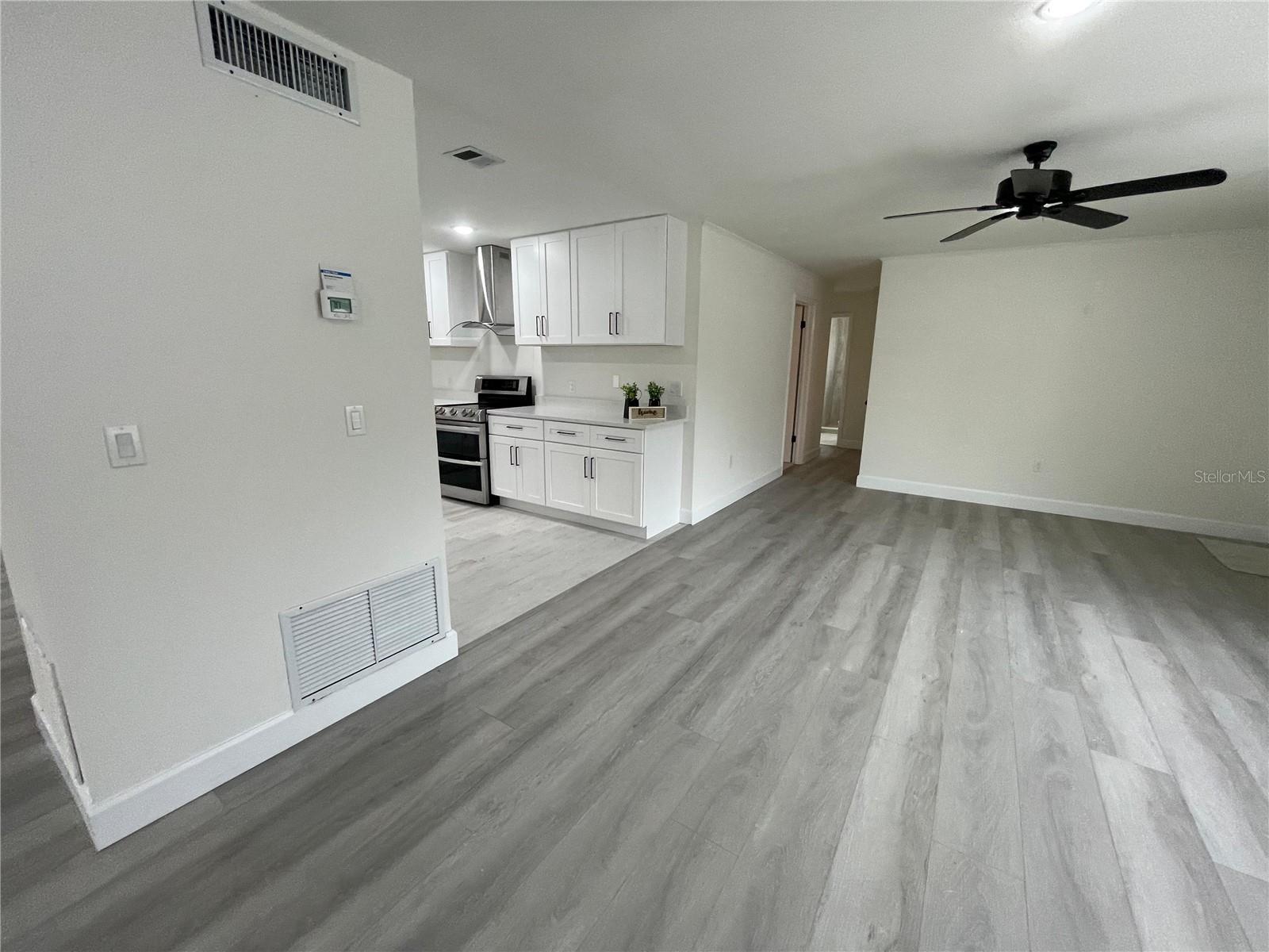 Image 11 of 54 For 517 Hickorywood Avenue