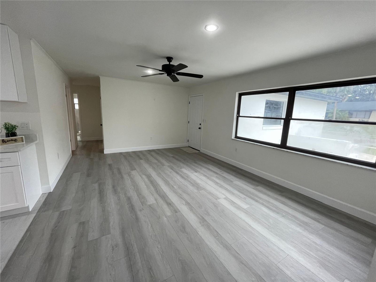 Image 12 of 54 For 517 Hickorywood Avenue