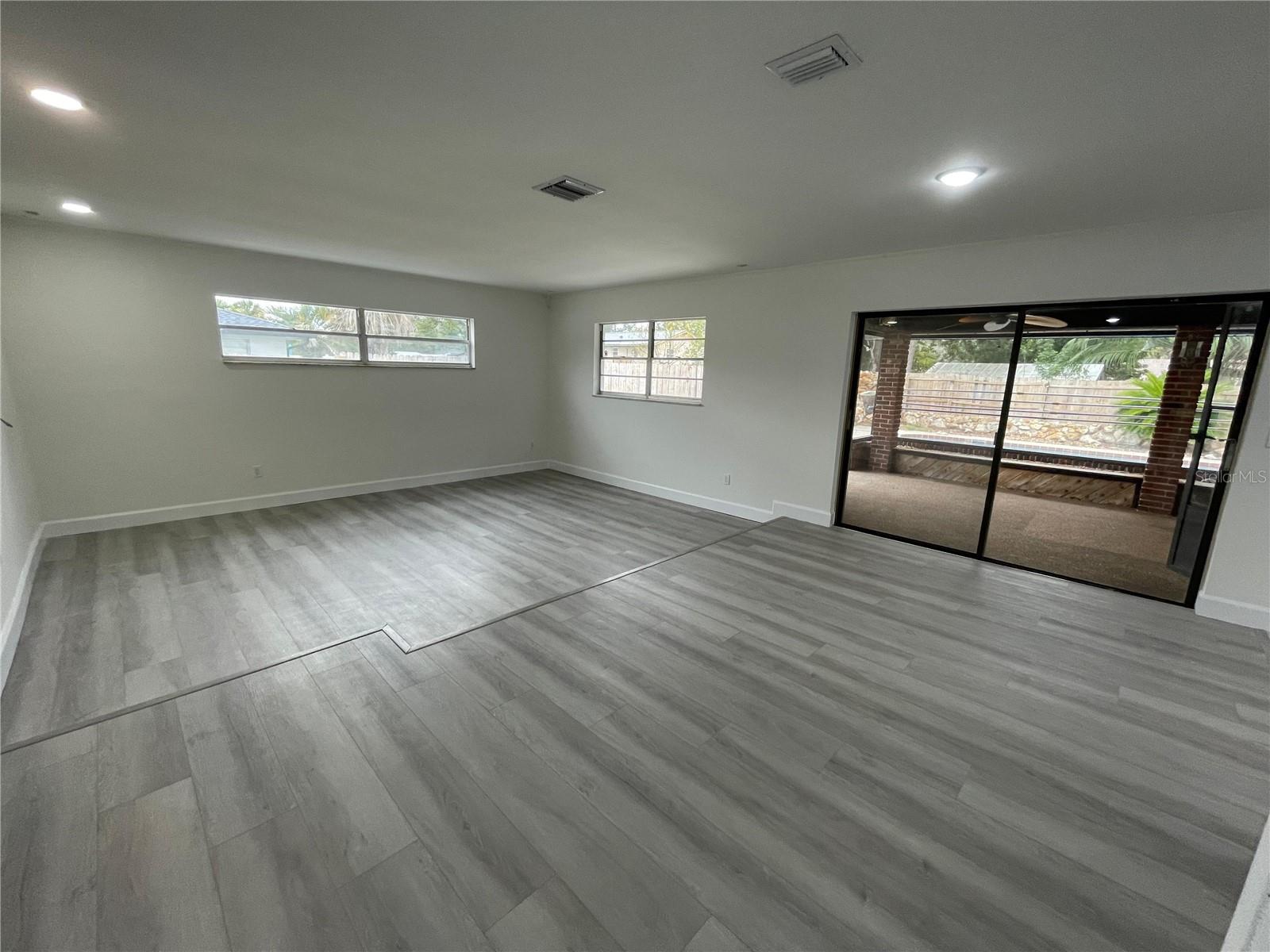 Image 13 of 54 For 517 Hickorywood Avenue