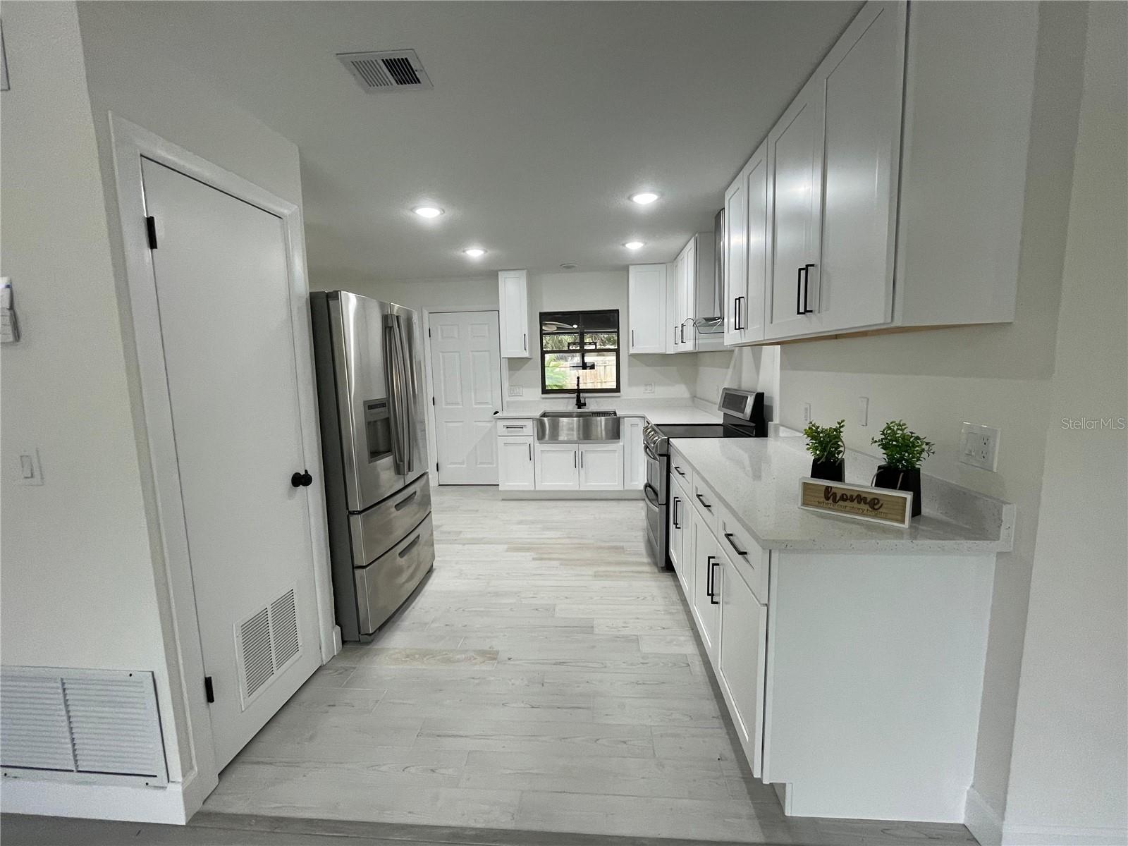 Image 14 of 54 For 517 Hickorywood Avenue