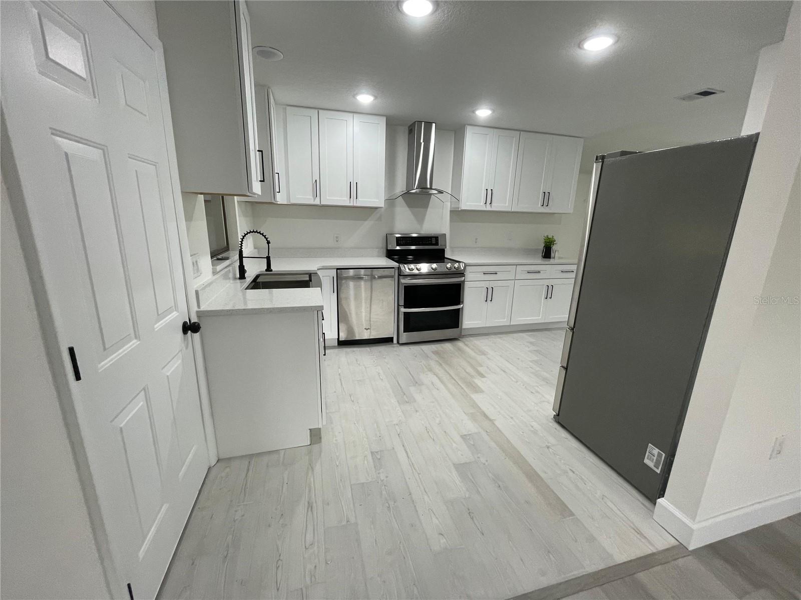 Image 15 of 54 For 517 Hickorywood Avenue