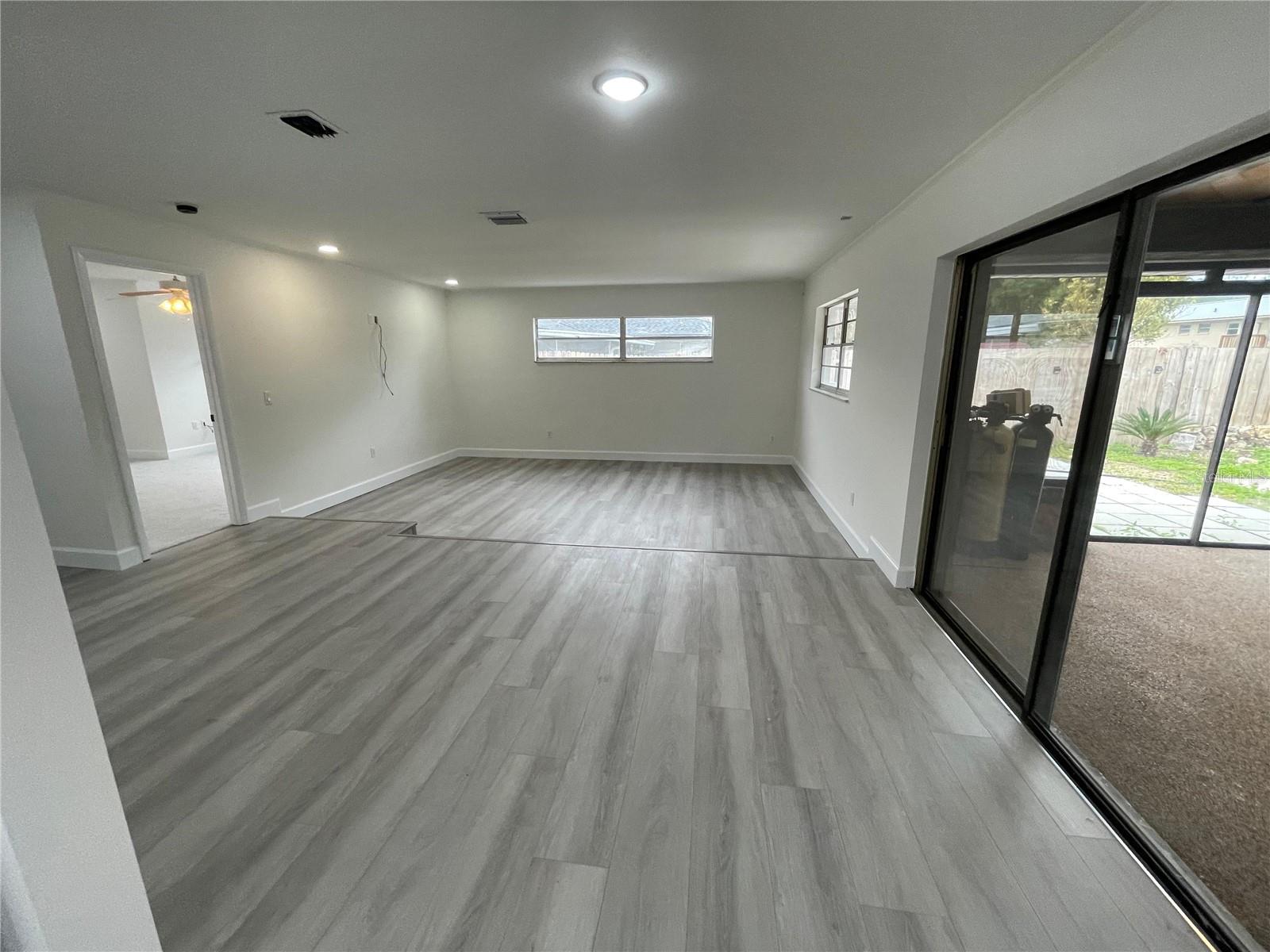 Image 16 of 54 For 517 Hickorywood Avenue