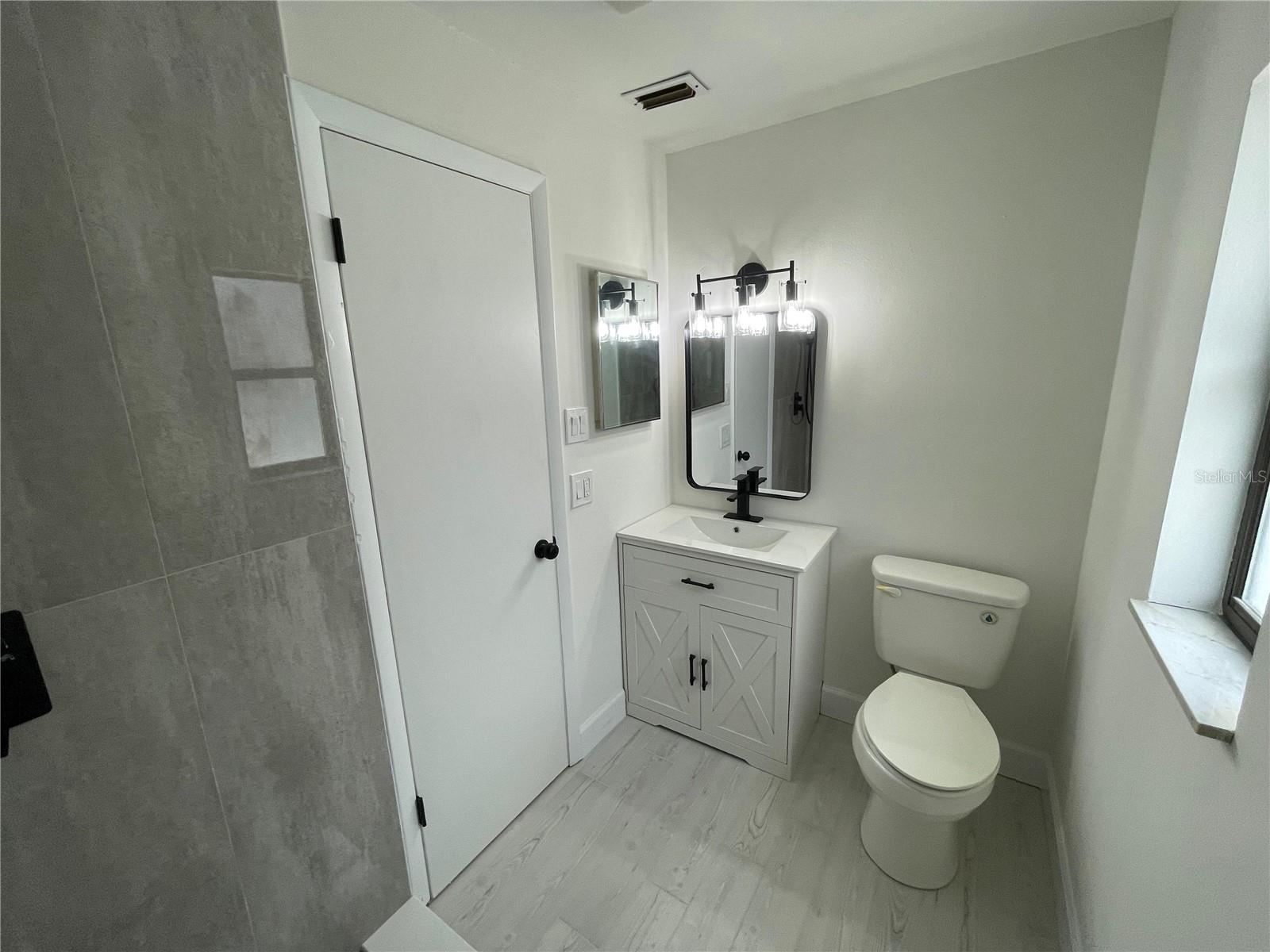 Image 22 of 54 For 517 Hickorywood Avenue