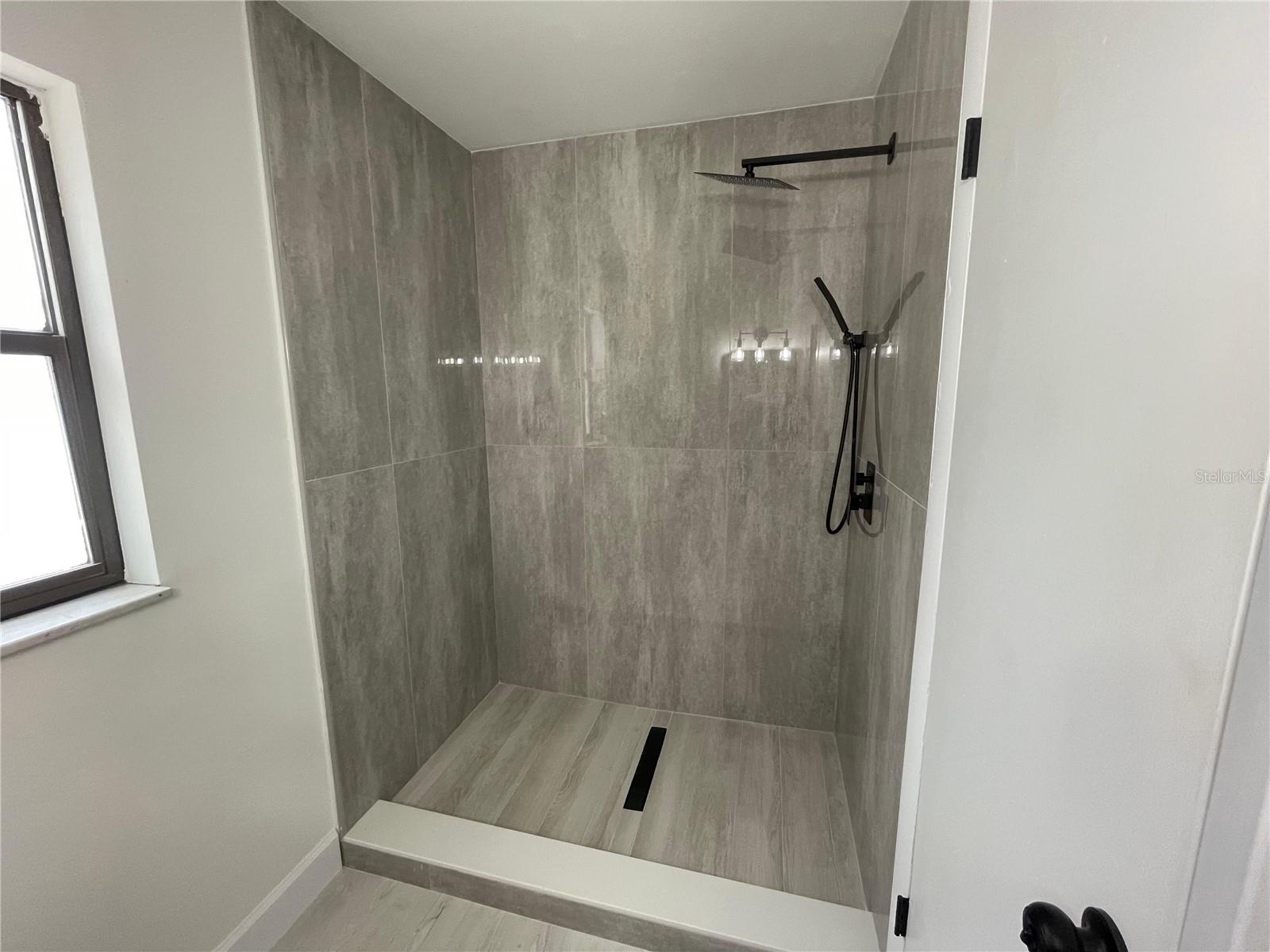 Image 23 of 54 For 517 Hickorywood Avenue