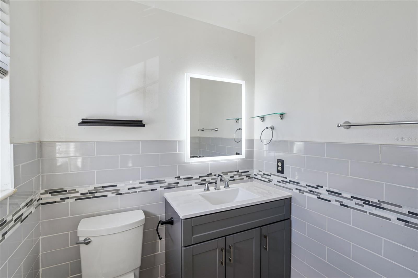 Image 11 of 21 For 525 Conway Road 59