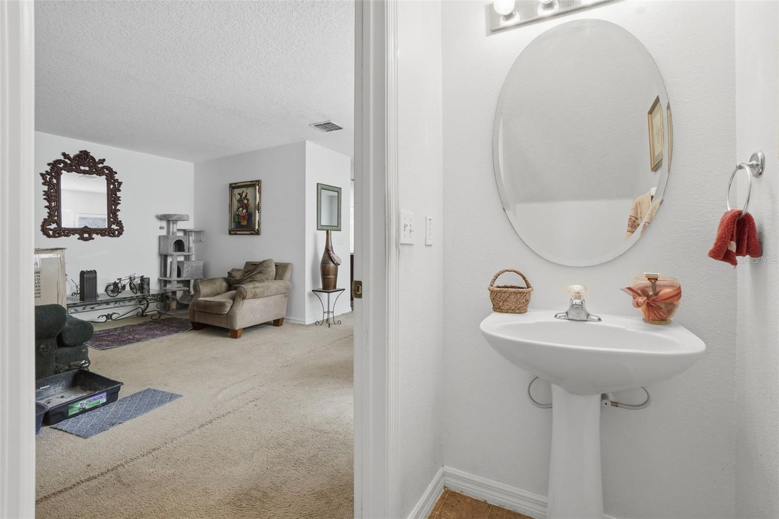 Image 16 of 28 For 668 Cresting Oak Circle 43