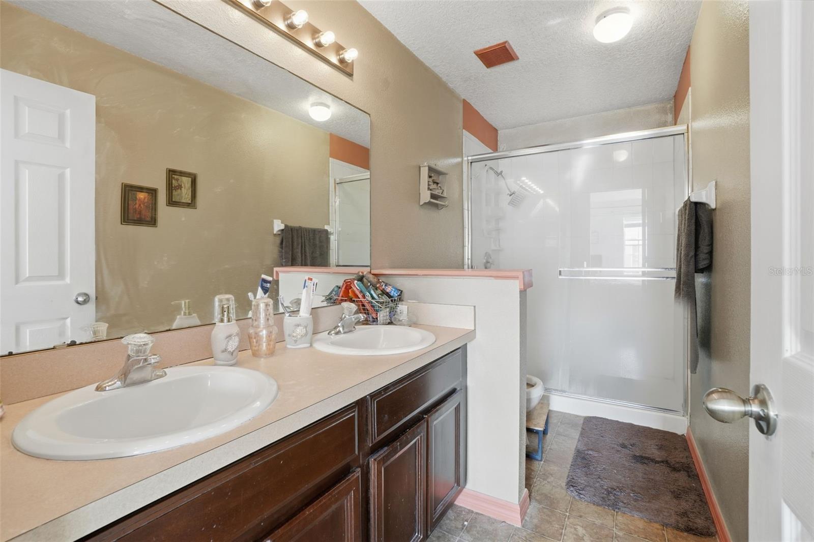 Image 21 of 28 For 668 Cresting Oak Circle 43