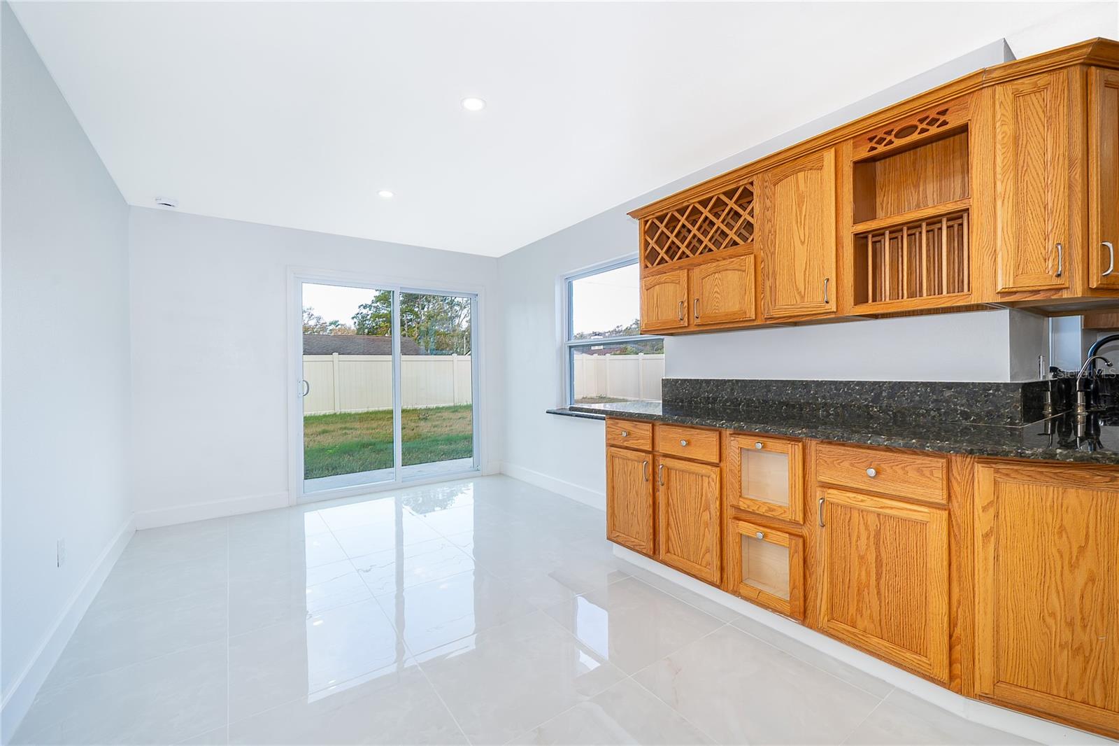 Image 10 of 25 For 146 Exeter Avenue