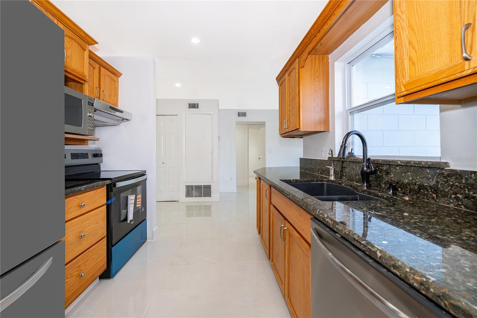 Image 12 of 25 For 146 Exeter Avenue